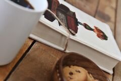 Kitap Kılıfı - Gözlüklü Okur