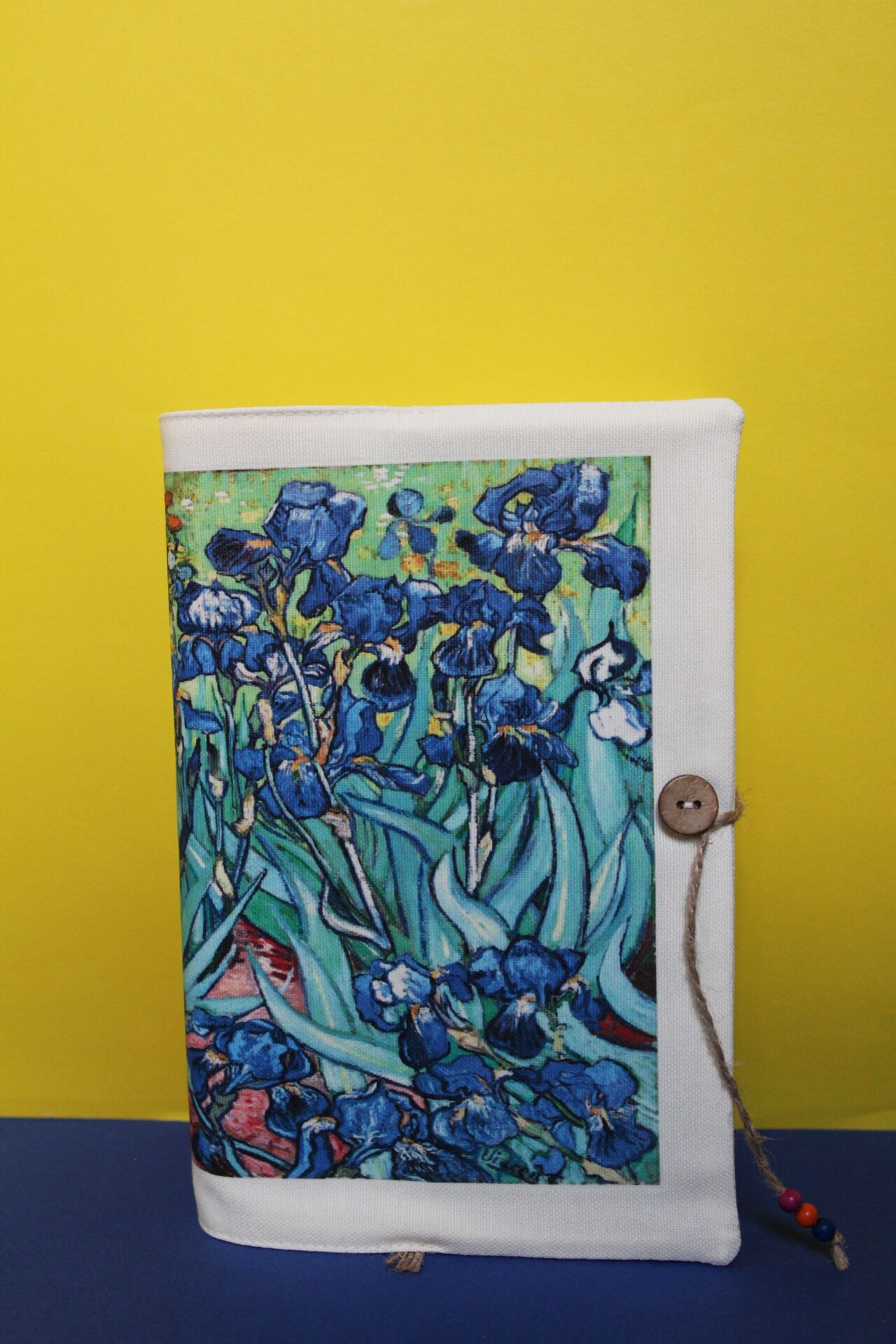 Kitap Kılıfı - Van Gogh Tarlada Süsenler