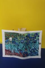 Kitap Kılıfı - Van Gogh Tarlada Süsenler